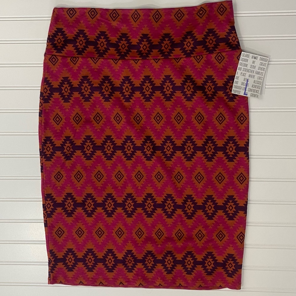 New with Tags L Pencil Skirt LuLaRoe Cassie. Woven Pattern